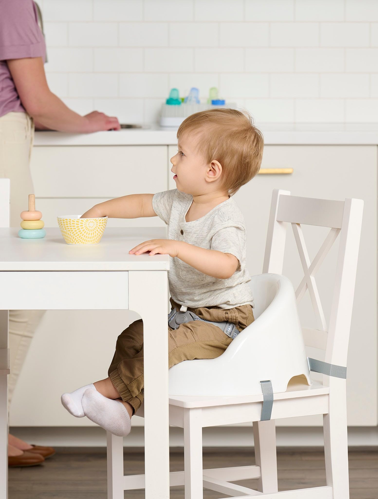 Regalo Baby Basics Booster Seat, White, Three-Point Safety Harness, Easily Wipeable, Sturdy & Durable Plastic