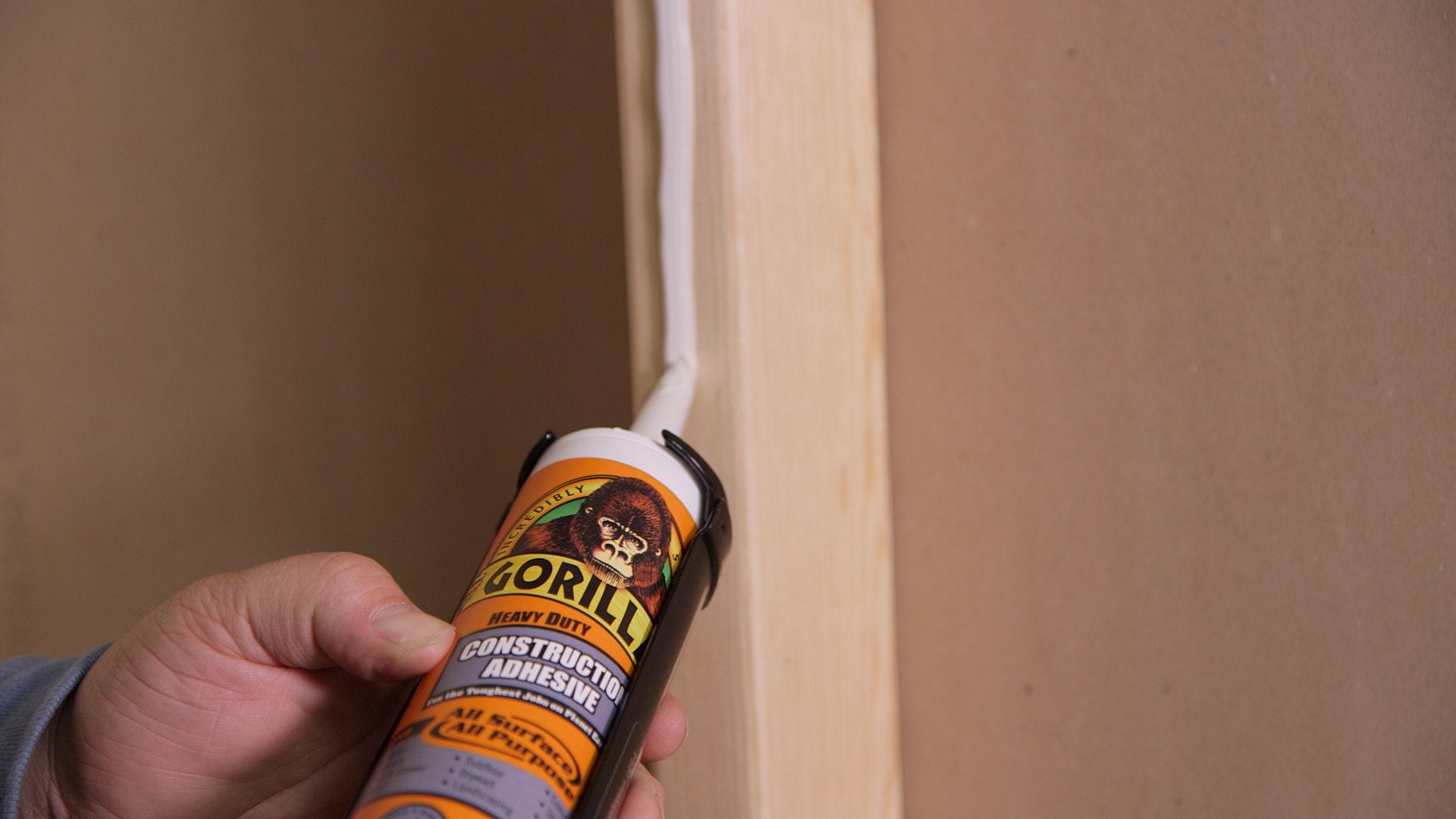 Gorilla Heavy Duty Construction Adhesive, White Glue, 9 Ounce Cartridge (Pack of 1) - Gap Filling and Waterproof