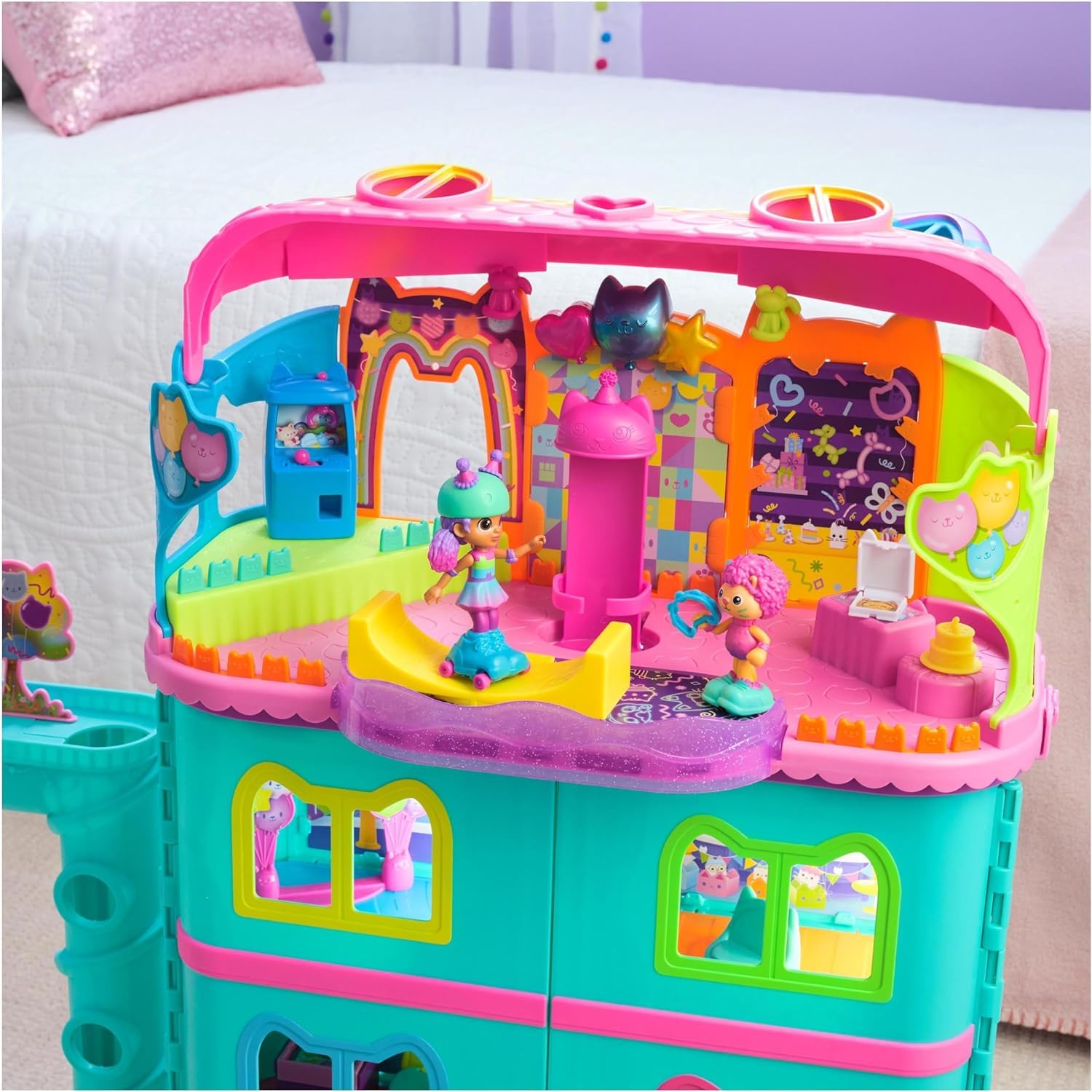 Gabby’s Dollhouse, Party Room Playset with Exclusive Toy Figures, Dollhouse Furniture, Accessories & Fidget Play, Kids Toys for Girls and Boys Ages 3+