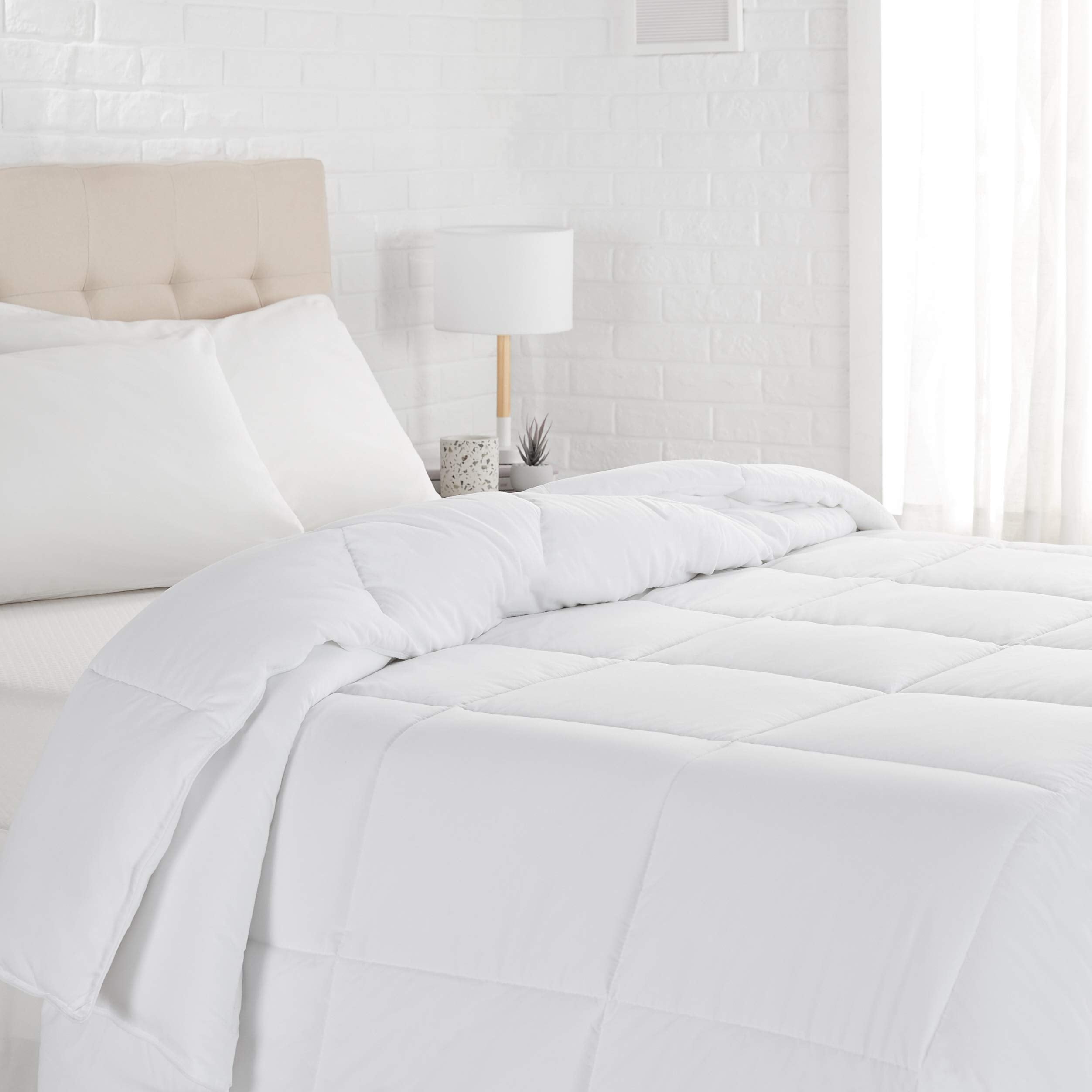 Basics White Down Alternative Comforter and Duvet Insert with Corner Tabs (Full/Queen, Light)