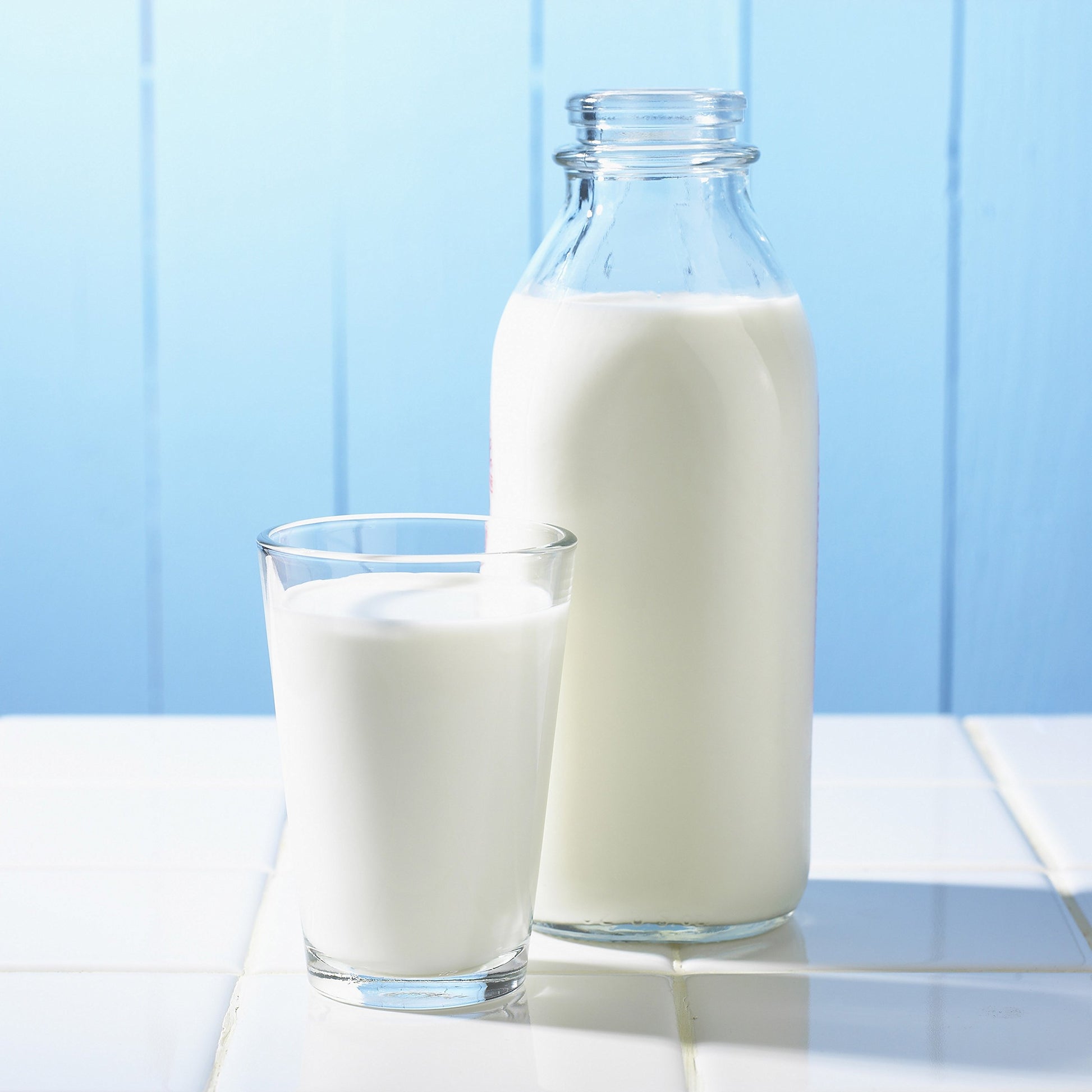 Augason Farms Country Fresh Instant Nonfat Dry Milk Can, Emergency Food Supply, Everyday Meals, 39 Servings