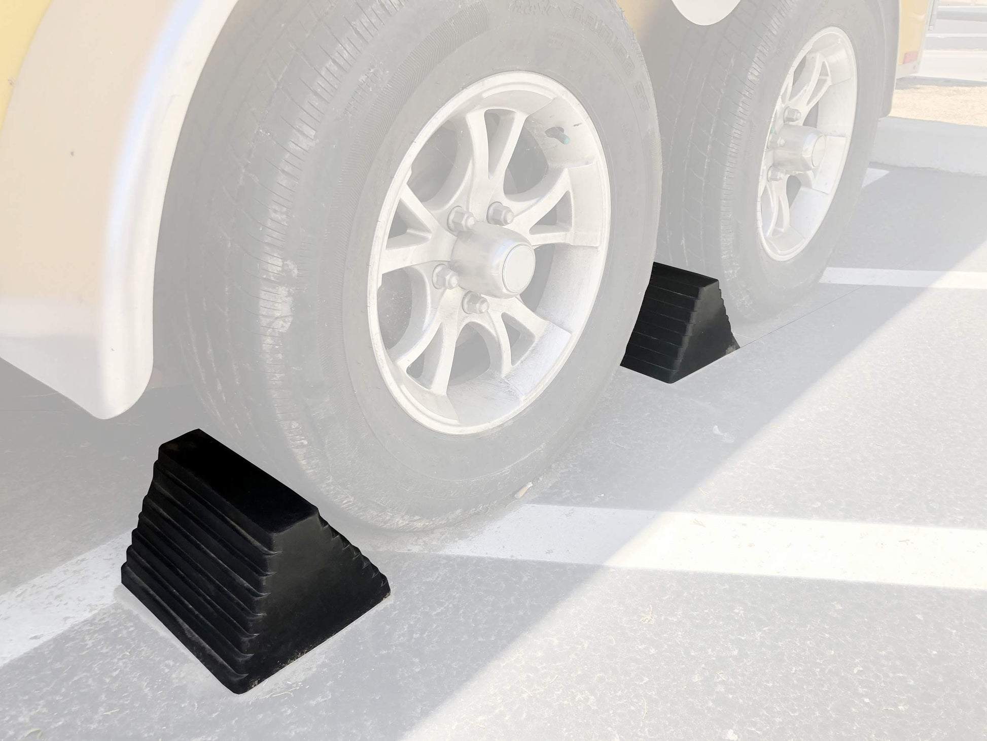 MaxxHaul 80681 Rubber Wheel Chocks 2-Pack – Heavy Duty, All-Weather, Non-Slip, Oil-Resistant with Steel Eyebolt – for Trailers, Cars, Motorcycles, RVs – 10” x 8” x 6”
